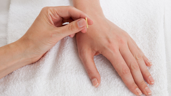 Huyệt Hợp cốc là một huyệt quan trọng trong cơ thể con người, hầu như tất cả các bệnh đều có thể được trực tiếp hoặc gián tiếp hỗ trợ điều trị bằng huyệt này. (Nguồn ảnh: Adobe Stock)